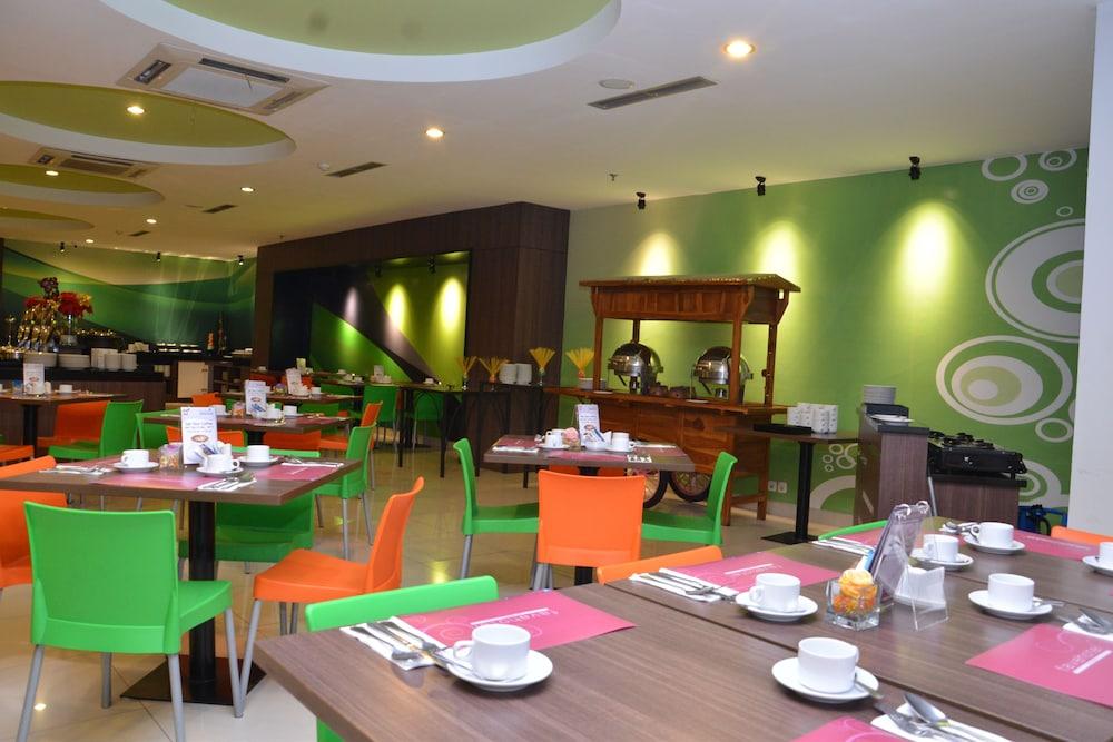 Favehotel Hyper Square Bandung Exteriör bild